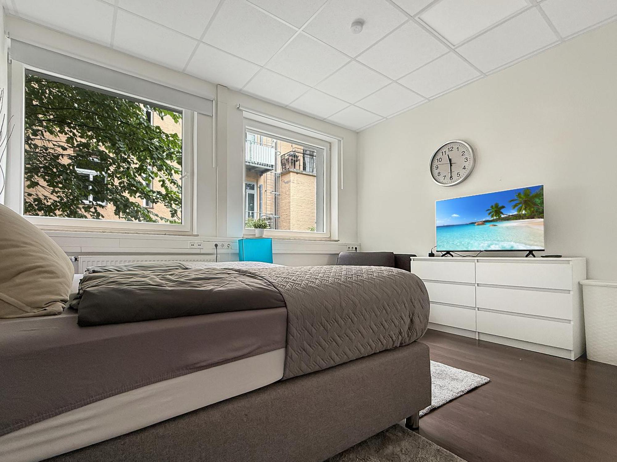 Group Oasis In Munich Cinema, Pool Table, 17 Beds Apartment