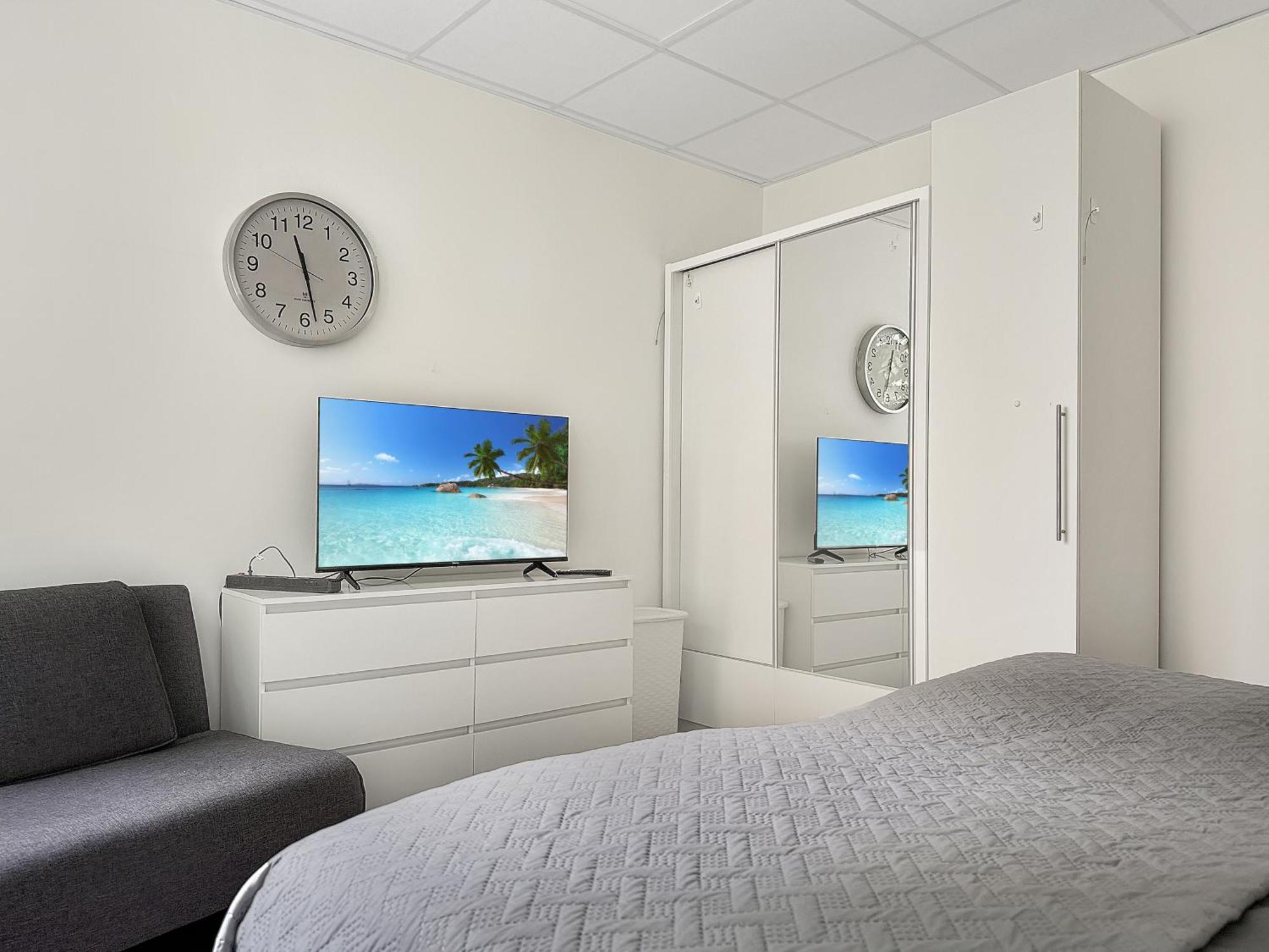 Group Oasis In Munich Cinema, Pool Table, 17 Beds Apartment