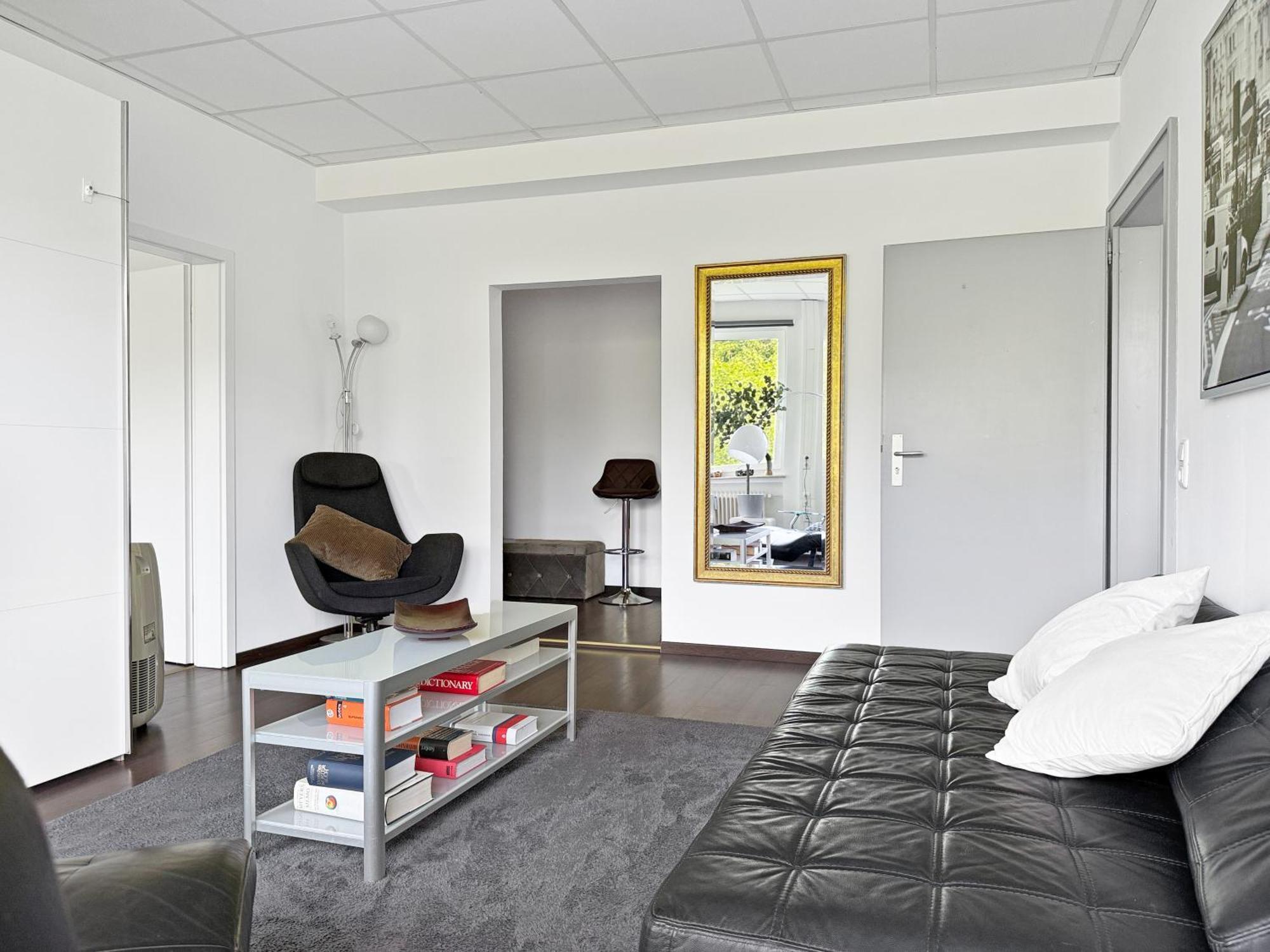 Group Oasis In Munich Cinema, Pool Table, 17 Beds Apartment