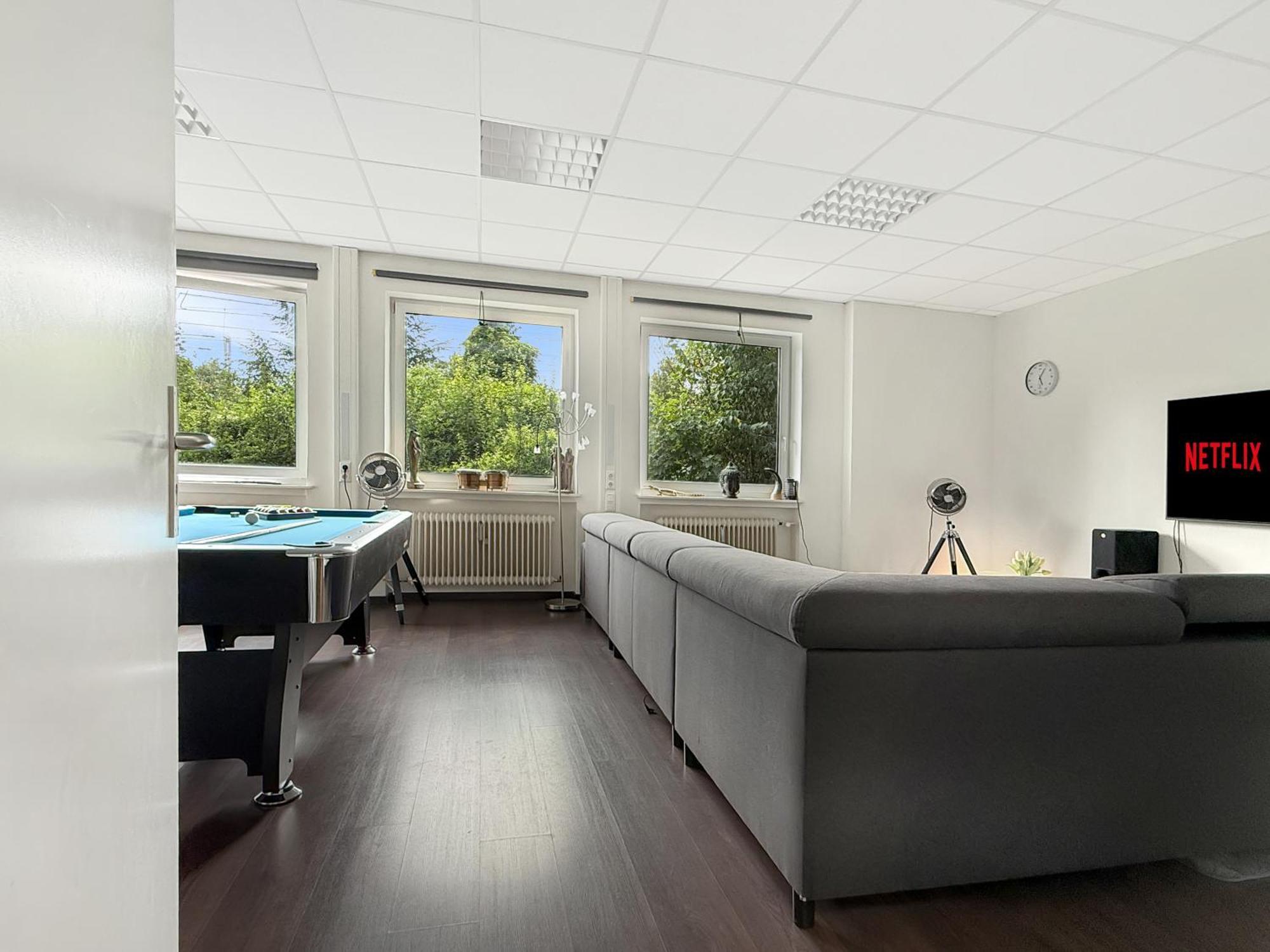 Group Oasis In Munich Cinema, Pool Table, 17 Beds
